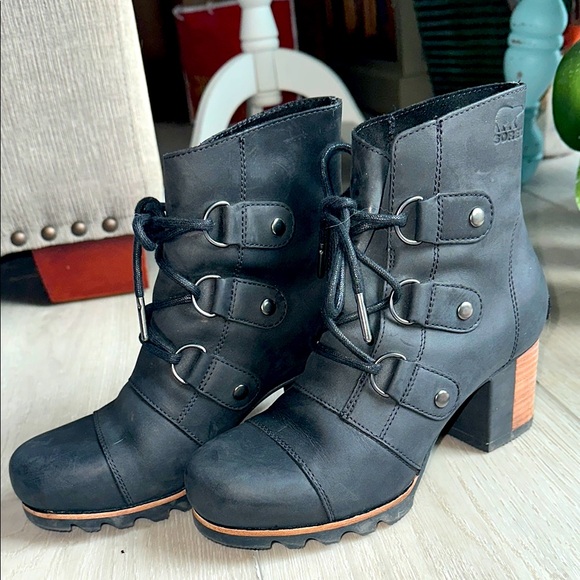 Sorel women’s booties. Weather proof. Sz 7.5 - Picture 1 of 13